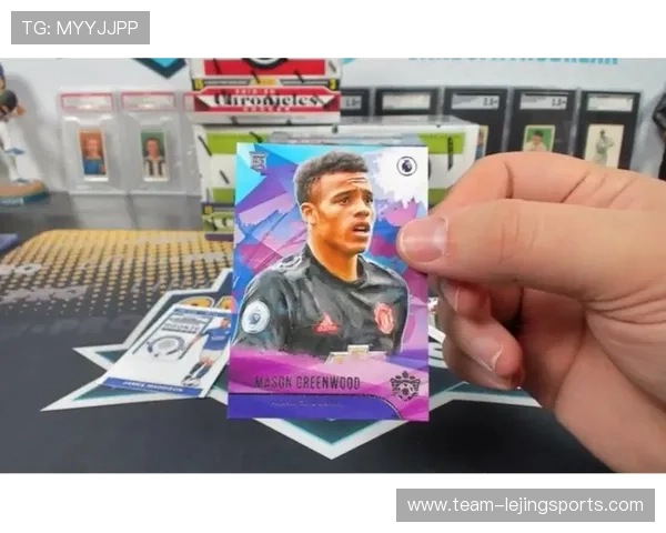 足球编年史球星卡拆包体验揭晓精彩瞬间与传奇球员背后的故事